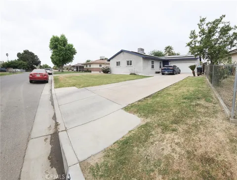 2709 Laurel Drive, Bakersfield, CA MLS: DW25083061