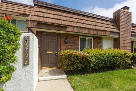 22212 Germain Street Unit 4, Chatsworth, CA MLS: TR25103426