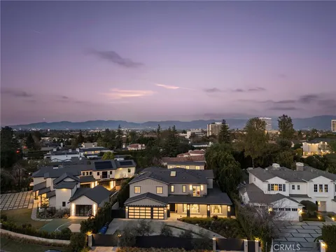 15547 Valley Vista Boulevard, Encino, CA MLS: SR25022244