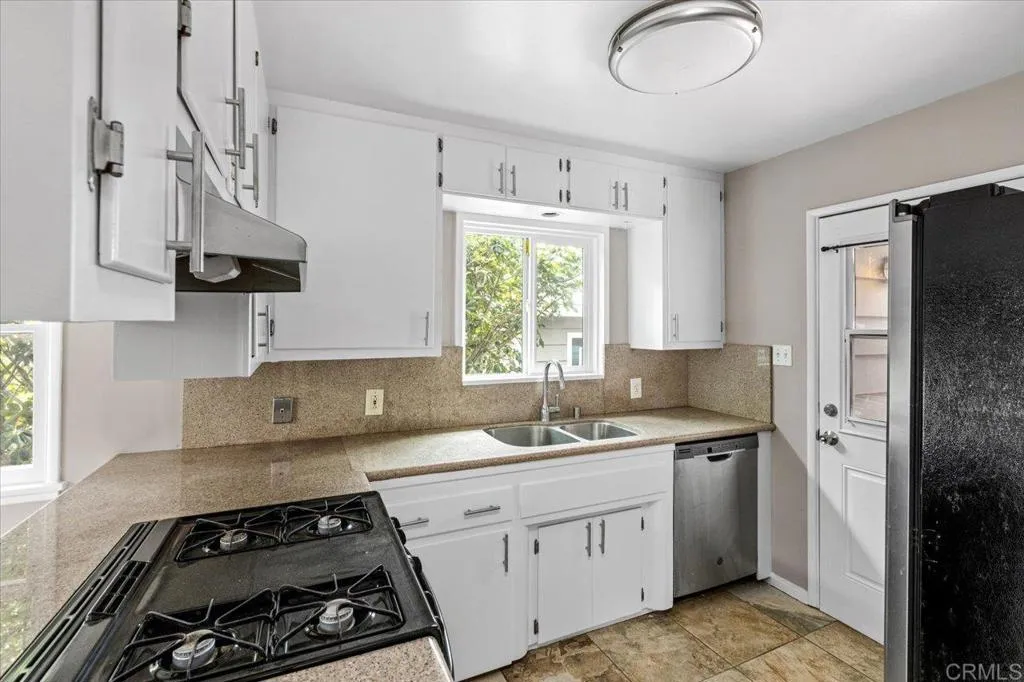 Additional image 7 of 139 Hillside, Vista, CA 92084