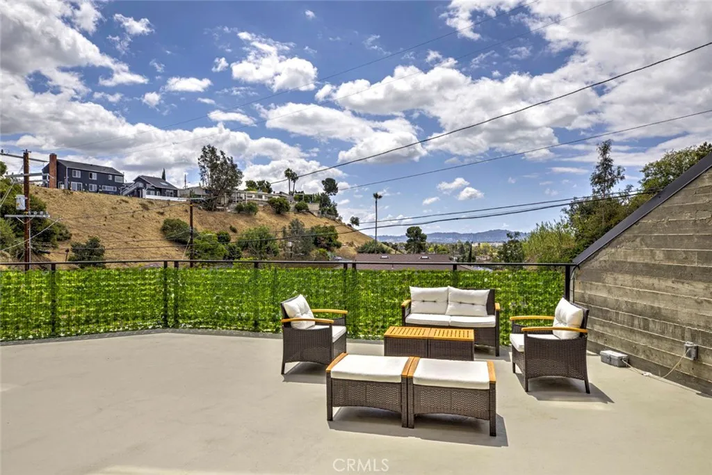 Additional image 34 of 8504 Outland View Dr, Sun Valley, CA 91352
