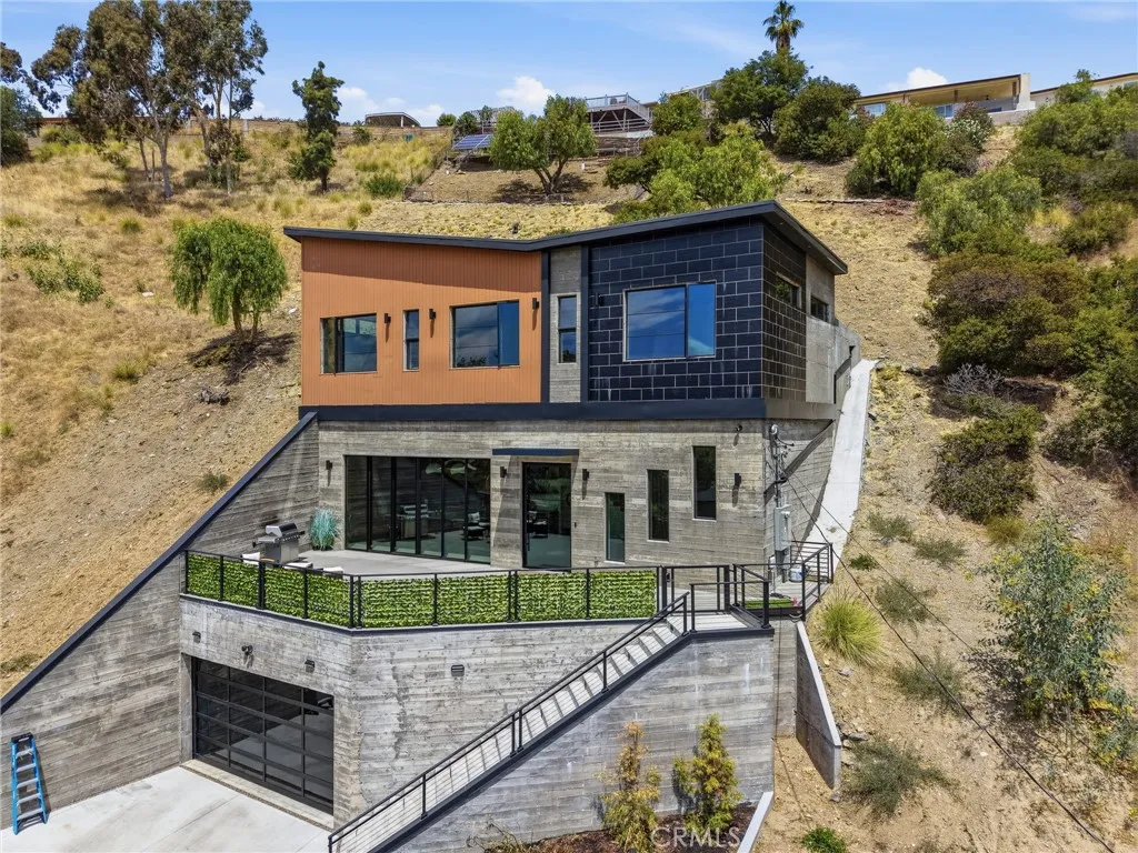 Additional image 42 of 8504 Outland View Dr, Sun Valley, CA 91352
