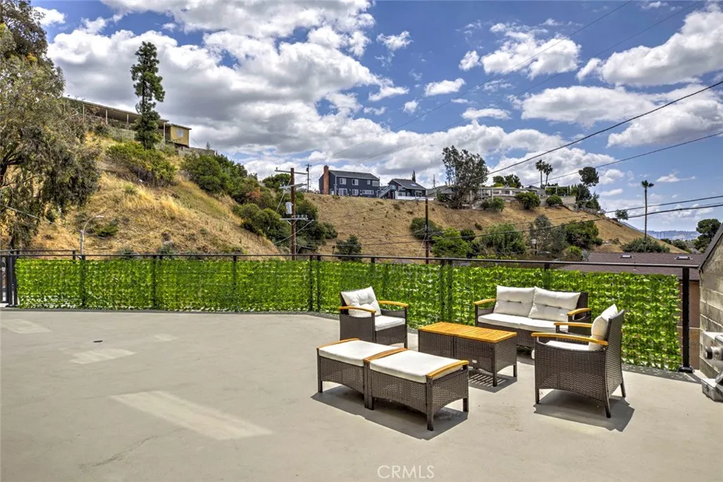 Additional image 33 of 8504 Outland View Dr, Sun Valley, CA 91352