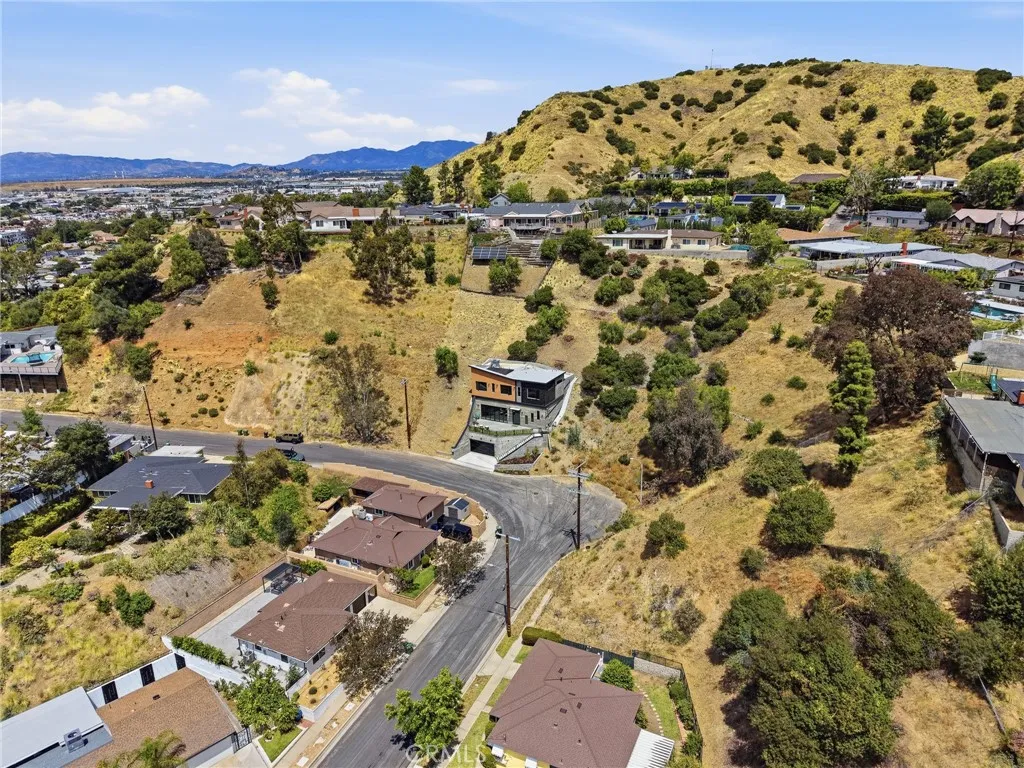 8504 Outland View Dr, Sun Valley, CA 91352
