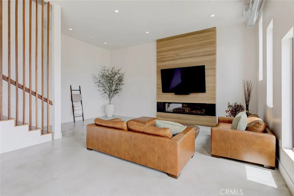 Additional image 48 of 8504 Outland View Dr, Sun Valley, CA 91352