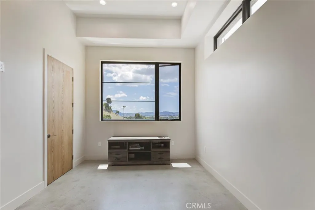 Additional image 63 of 8504 Outland View Dr, Sun Valley, CA 91352