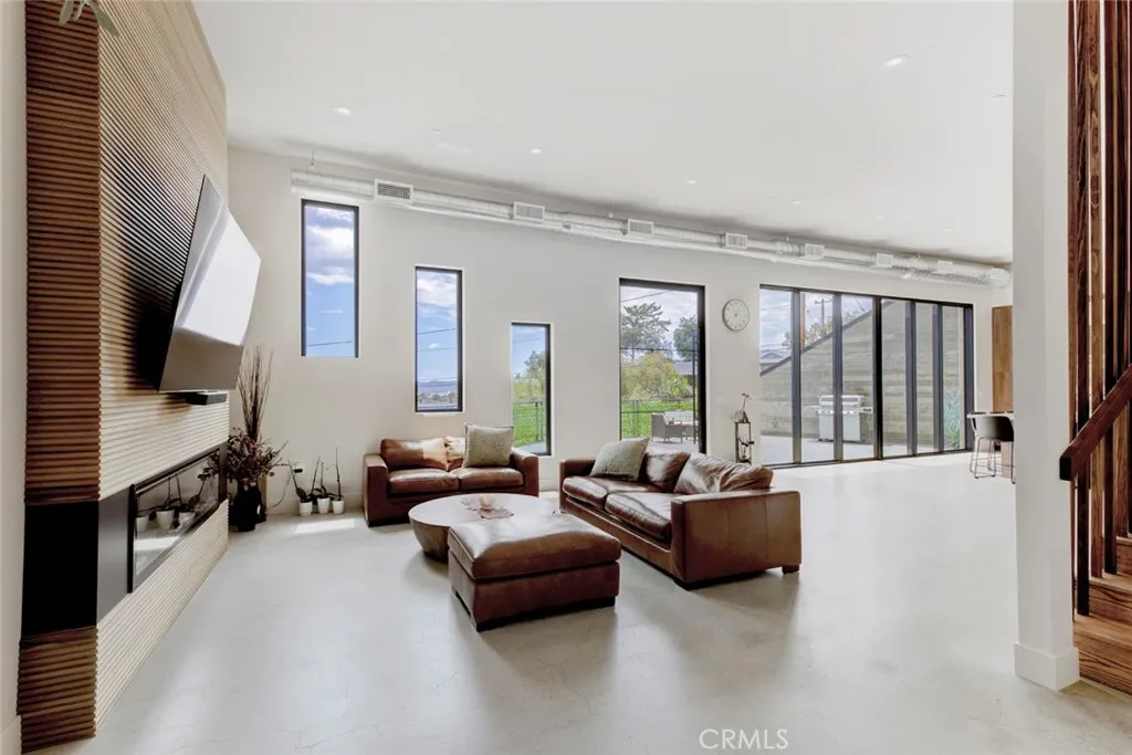 Additional image 50 of 8504 Outland View Dr, Sun Valley, CA 91352