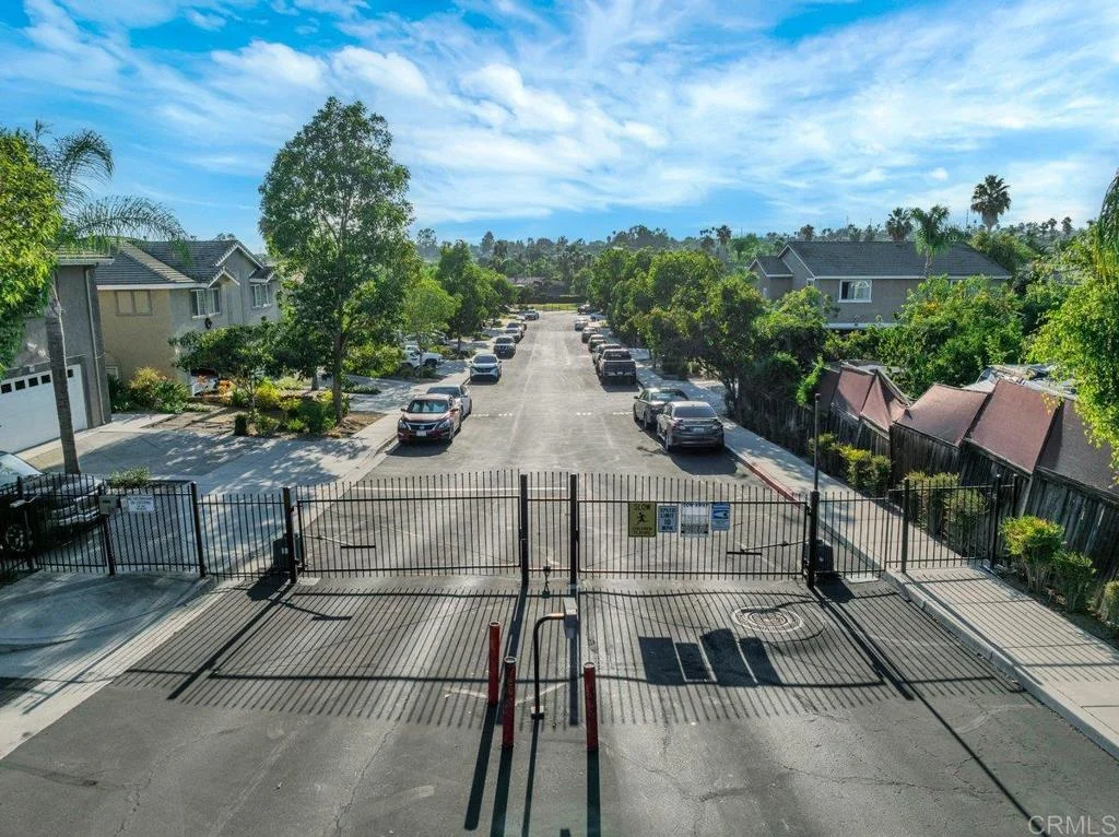 467 Calle Elagante, Vista, CA 92083