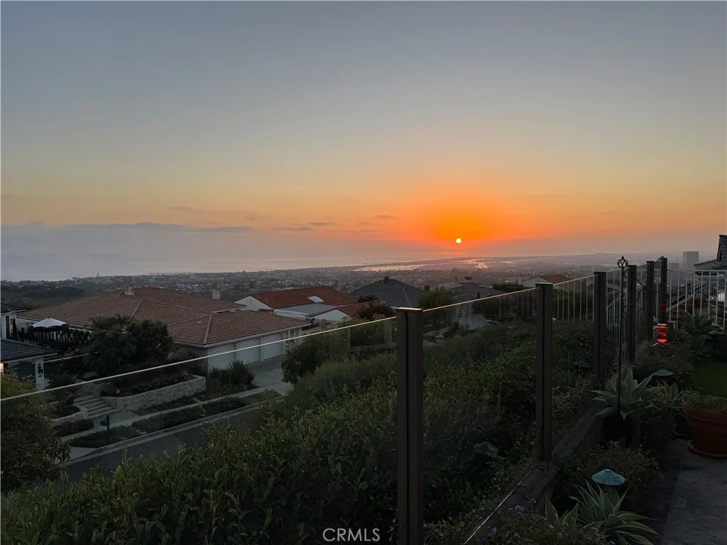 25 Cambria Dr, Corona Del Mar, CA 92625