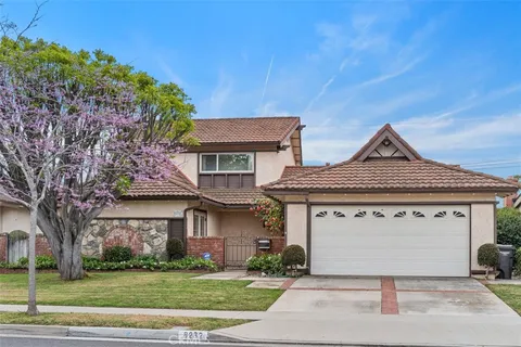 8232 Mandeville Drive, Huntington Beach, CA MLS: OC25054544
