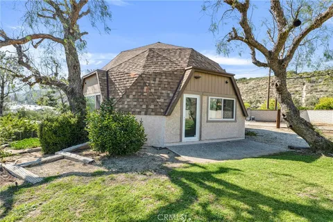 21806 Mayan Drive, Chatsworth, CA MLS: SR25097768