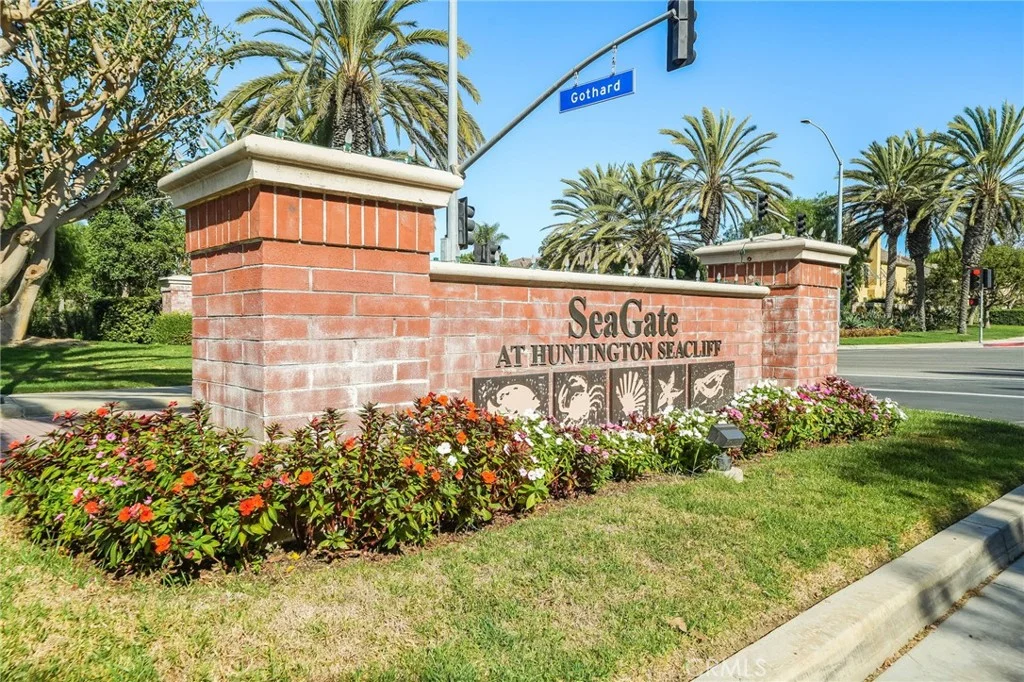 7124 Forest Glen Drive, Huntington Beach, CA 92648