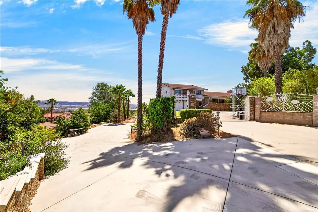 880 Gartel Dr, Walnut, CA 91789 photo 4