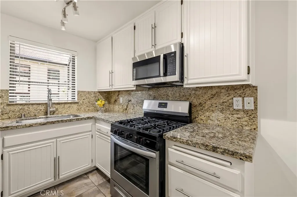 Additional image 7 of 18193 Sundowner Way Unit 815, Canyon Country, CA 91387