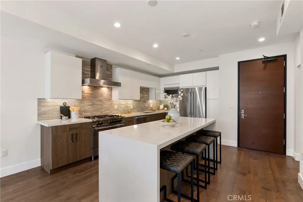 Additional image 40 of 3715 San Marino Street Unit 105, Los Angeles, CA 90019