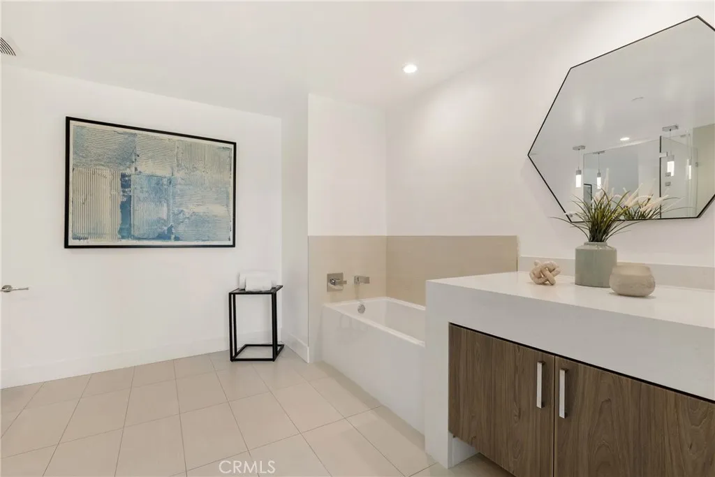 Additional image 21 of 3715 San Marino Street Unit 105, Los Angeles, CA 90019