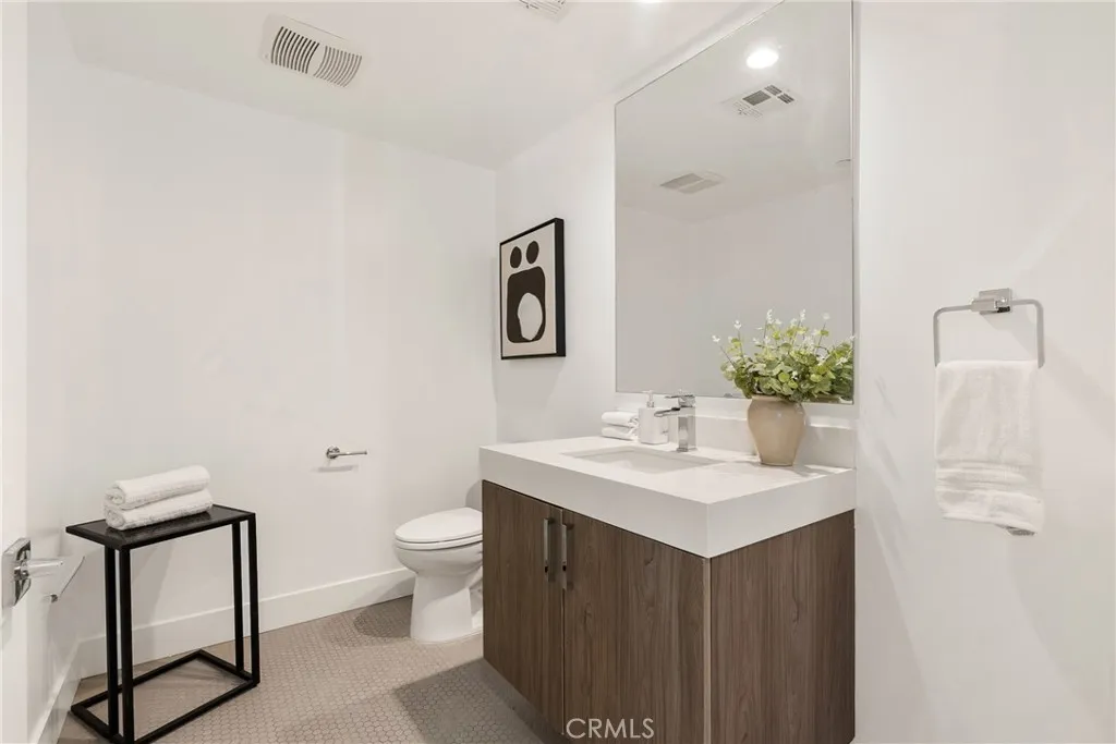 Additional image 43 of 3715 San Marino Street Unit 105, Los Angeles, CA 90019