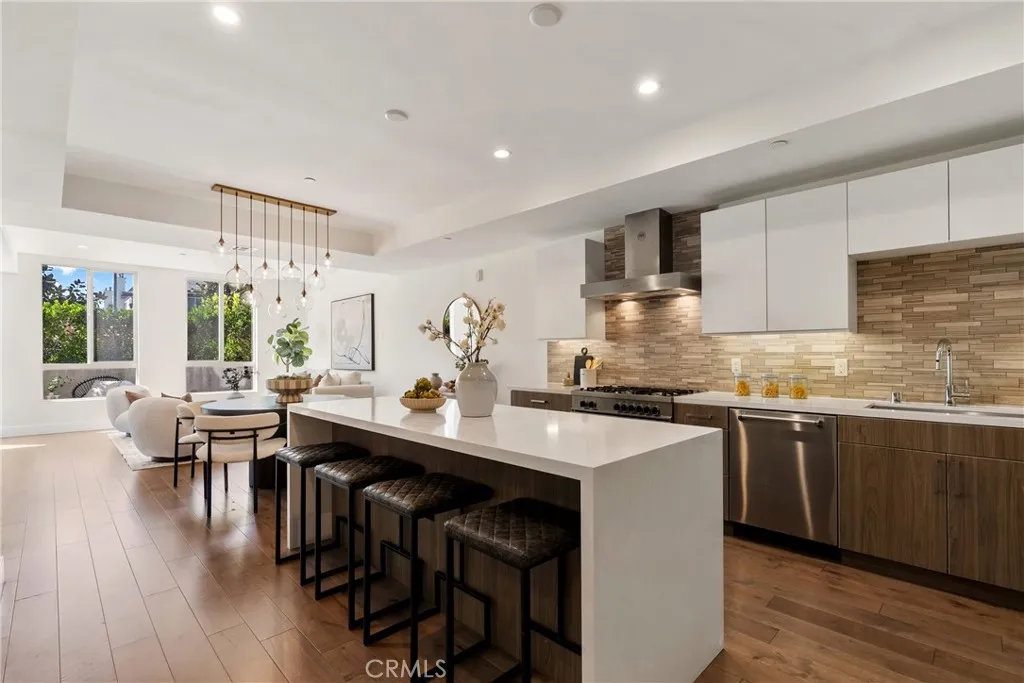 Additional image 8 of 3715 San Marino Street Unit 105, Los Angeles, CA 90019