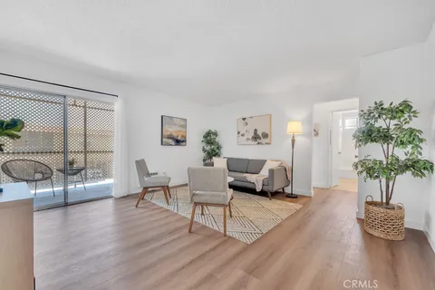7904 Laurel Canyon Boulevard Unit 5, North Hollywood, CA MLS: BB25076306