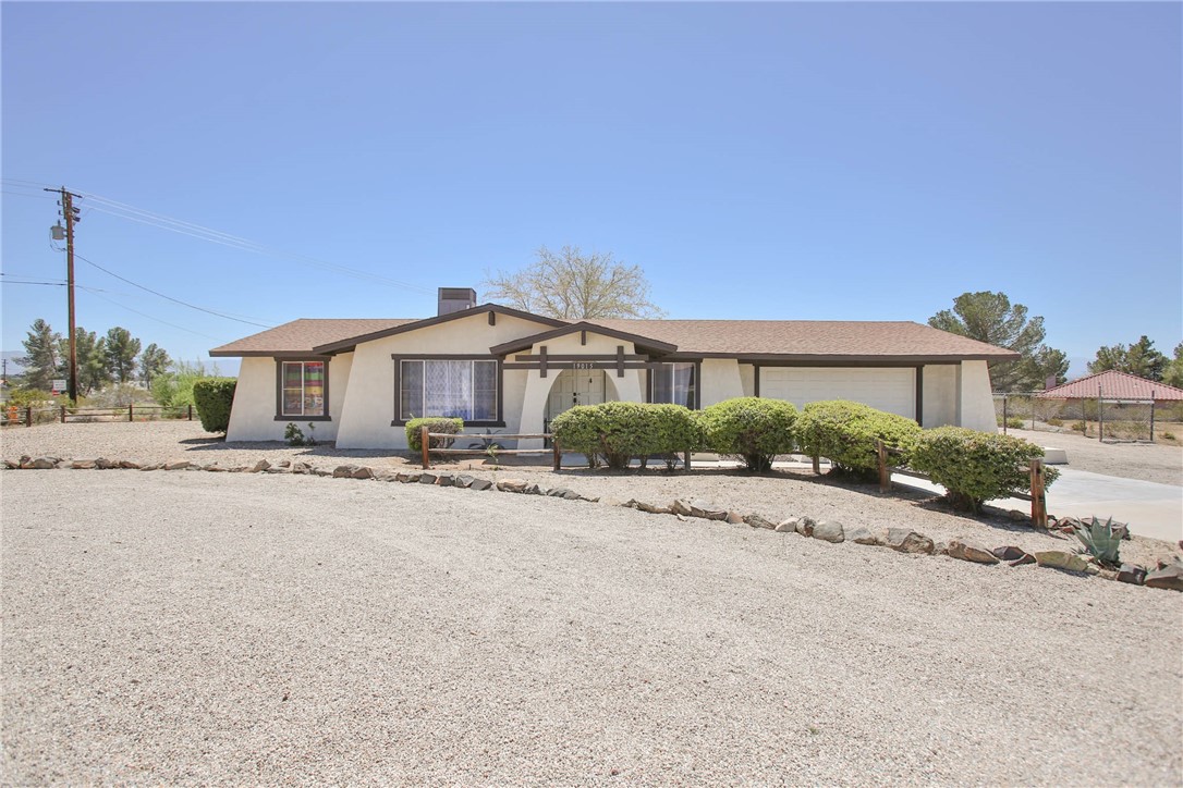 19015 SISKIYOU RD, Apple Valley, CA 92307 - MLS#: DW23066059