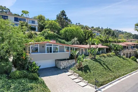 360 Via Almar, Palos Verdes Estates, CA 90274 - MLS#: PV25115212
