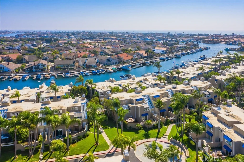 3361 Tempe Dr, Huntington Beach, CA 92649