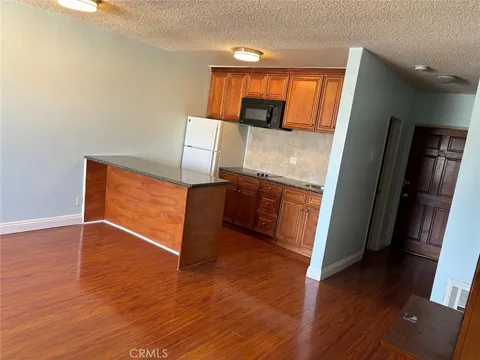 18307 Burbank Boulevard Unit 310, Tarzana, CA MLS: SR25046180