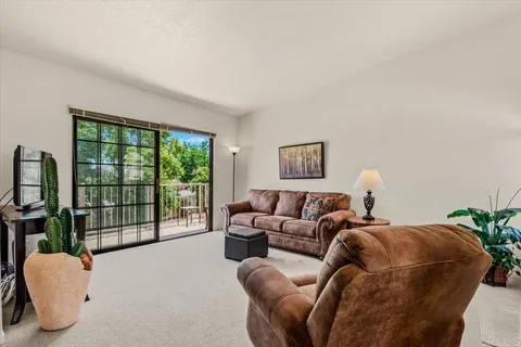 505 S Farrell Drive Unit Q104, Palm Springs, CA MLS: PTP2406712