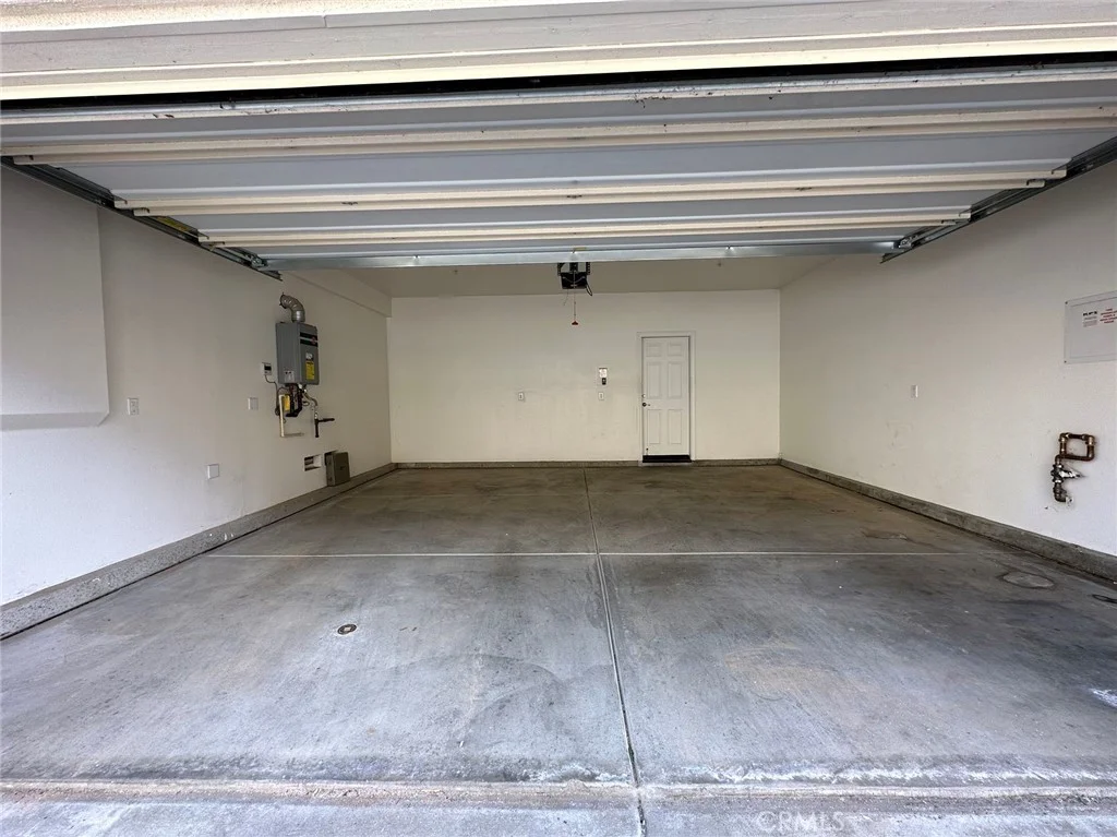 6043 Snapdragon St, Corona, CA 92880