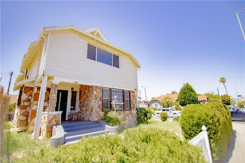 2101 Arlington Avenue, Los Angeles, CA 90018 - MLS#: IG25103676