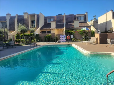 18405 Collins Street Unit C, Tarzana, CA MLS: OC25083806