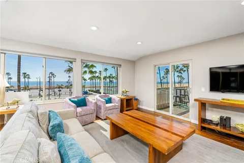 600 E Oceanfront Unit 3G, Newport Beach, CA 92661 - MLS#: NP25042760
