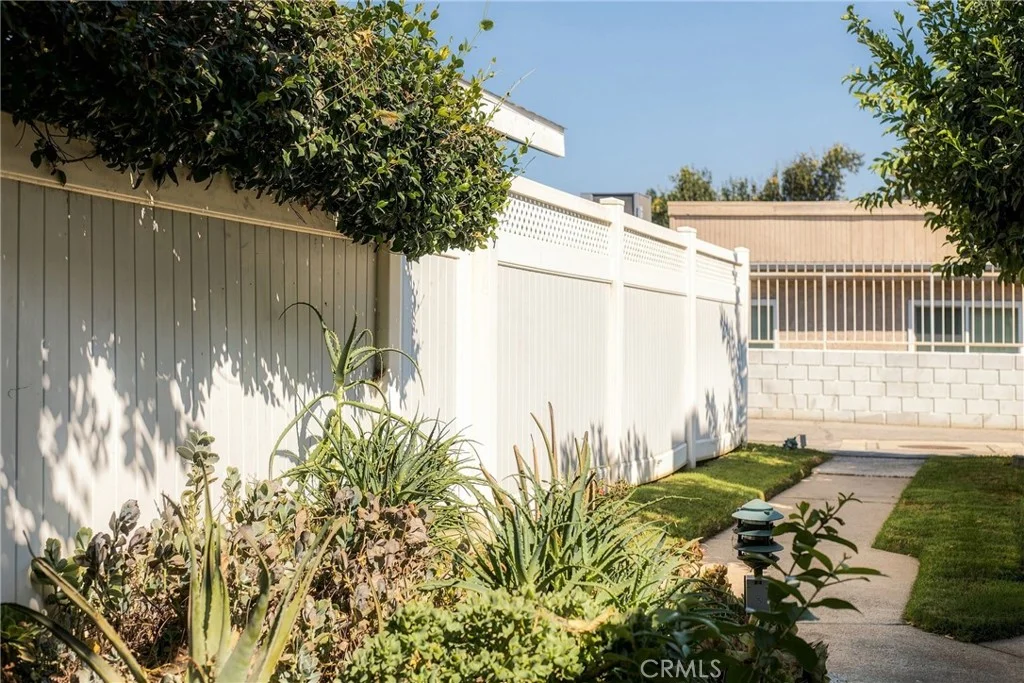 8350 Burnet Ave Unit 9, North Hills, CA 91343
