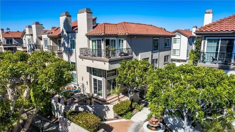 19361 Maidstone Lane, Huntington Beach, CA MLS: OC25084005