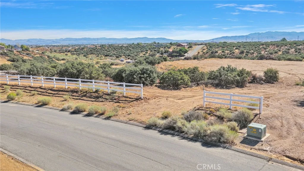 8089 Arrowhead Rd, Phelan, CA 92371