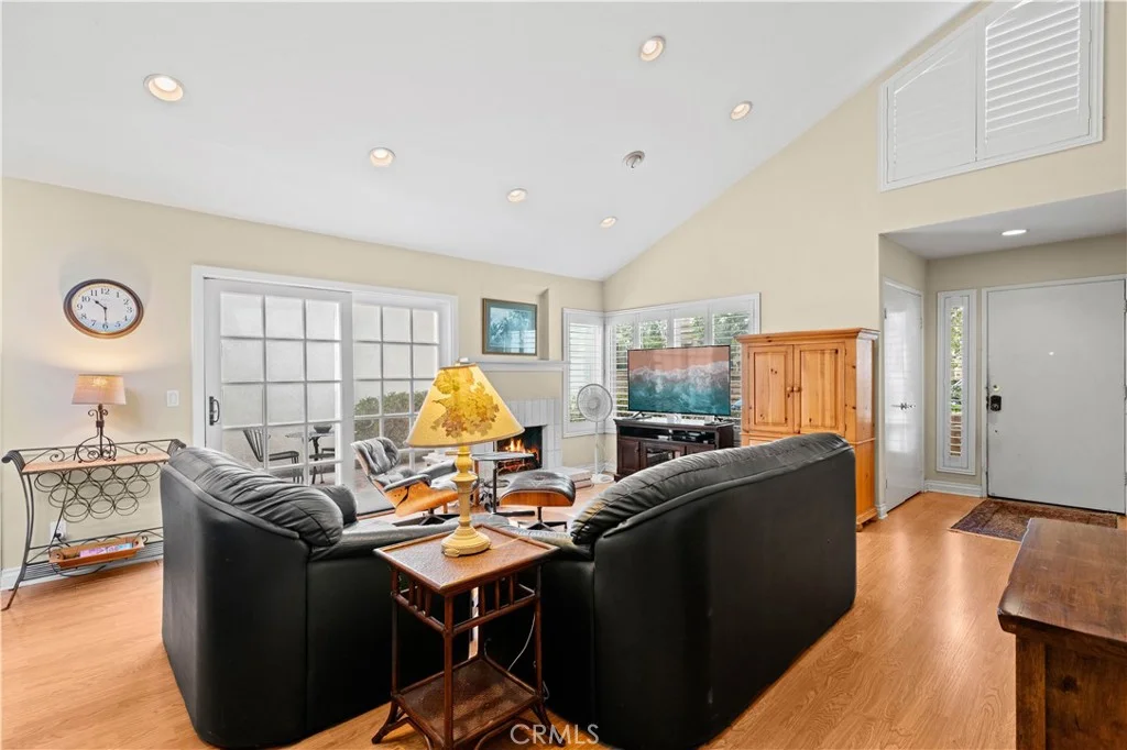 2 Morena Unit 4, Irvine, CA 92612 photo 3
