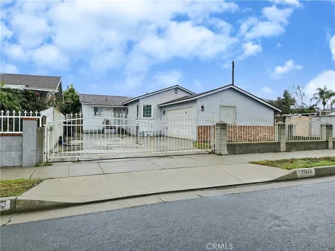 11825 Menlo Avenue, Hawthorne, CA 90250 - MLS#: RS25032695