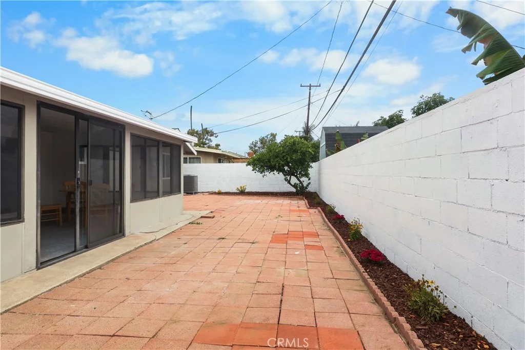 2041 S Pacific Ave, Santa Ana, CA 92704