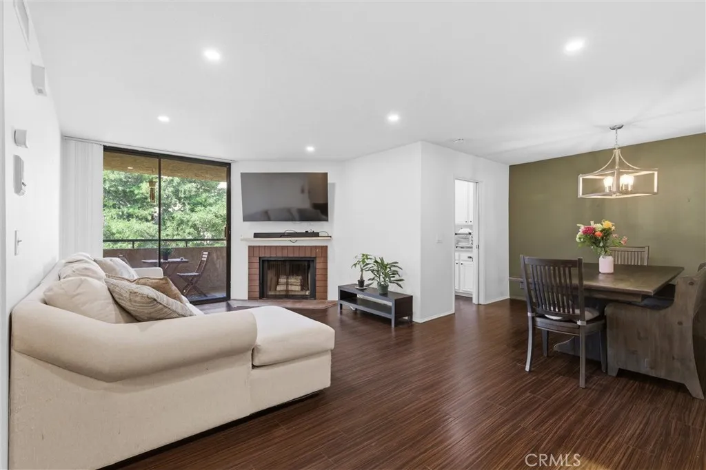 Additional image 5 of 4275 Via Arbolada Unit 210, Los Angeles, CA 90042