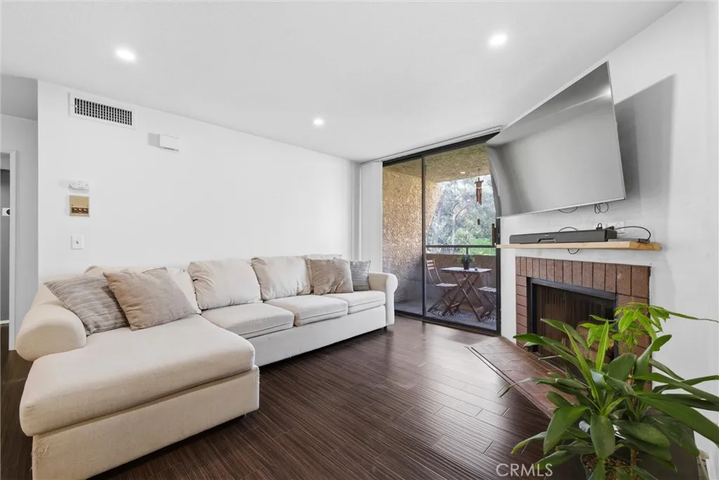 Additional image 8 of 4275 Via Arbolada Unit 210, Los Angeles, CA 90042