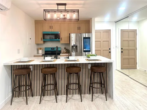 2521 W Sunflower Avenue Unit D4, Santa Ana, CA 92704 - MLS#: DW25050652