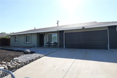 806 S Sandalwood Avenue, Bloomington, CA 92316 - MLS#: DW25089045