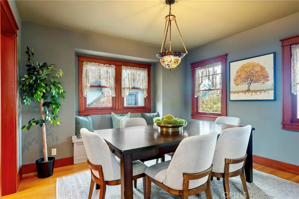 109 E Grandview Ave, Sierra Madre, CA 91024