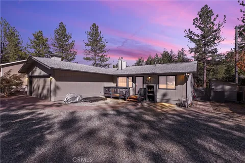 1949 Twin Lakes Drive, Wrightwood, CA 92397 - MLS#: TR24077025