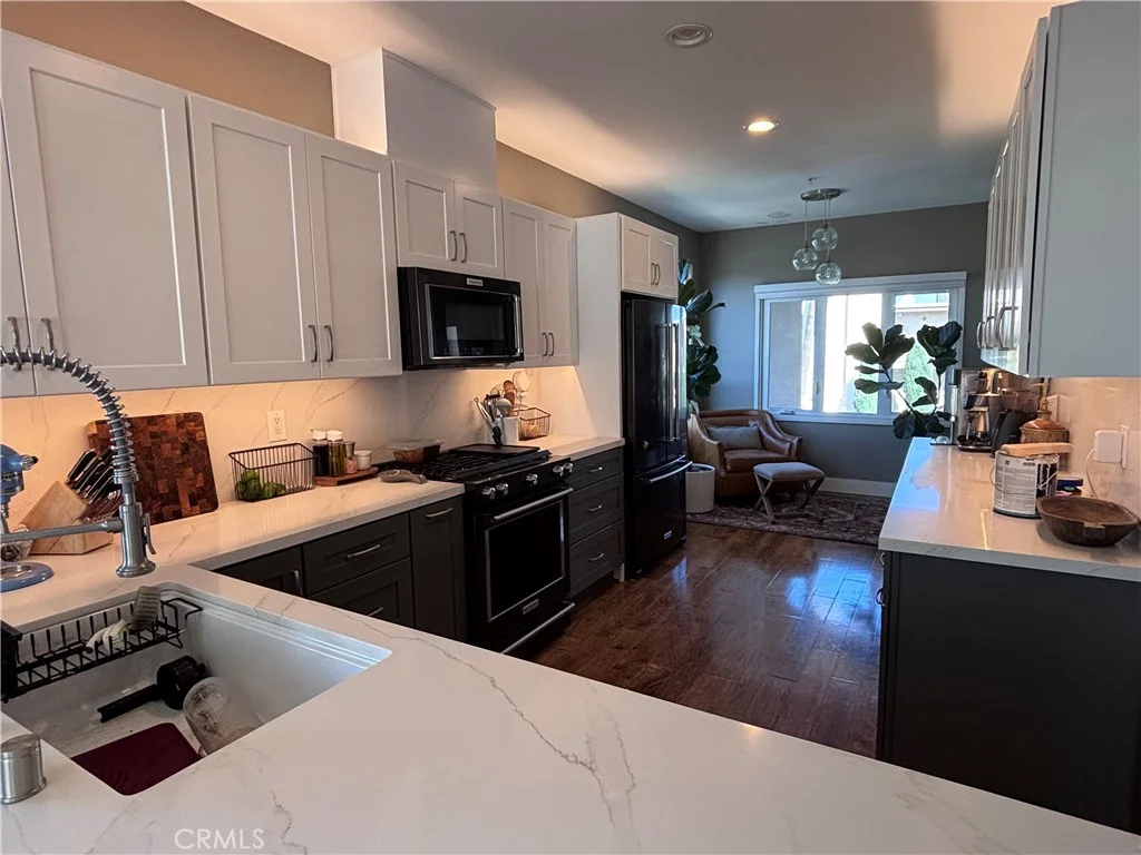 2604 E 20th Street Unit 301, Signal Hill, CA 90755