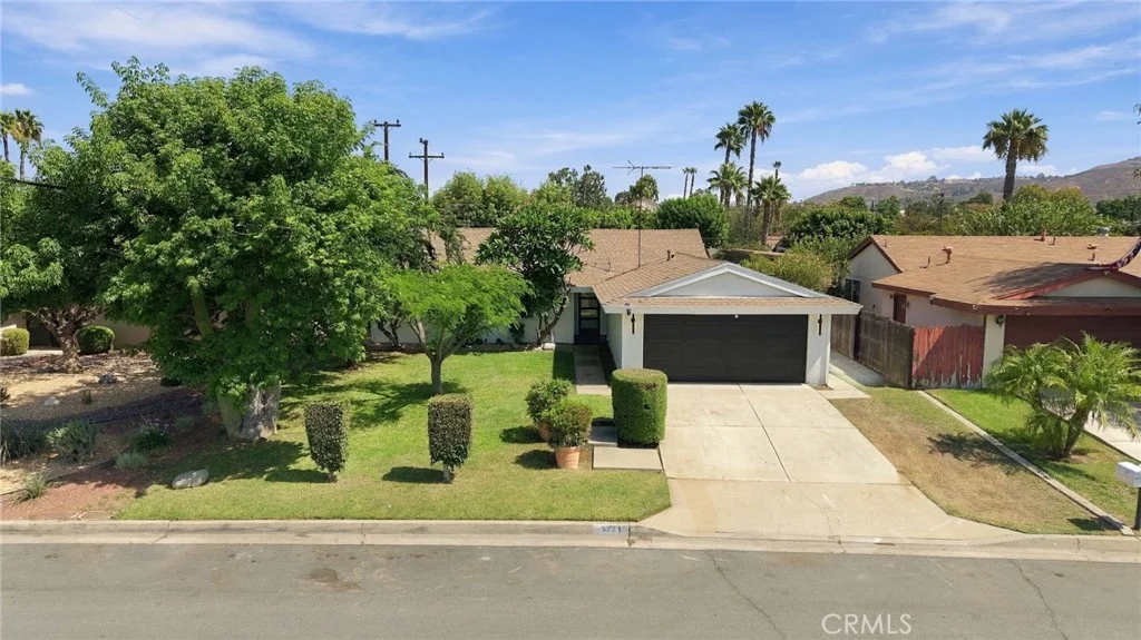 3771 Briarvale St, Corona, CA 92879