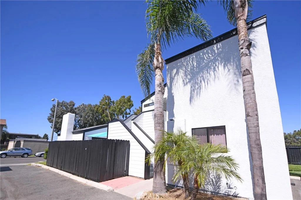 2264 Pamela Ln Unit A, Costa Mesa, CA 92627