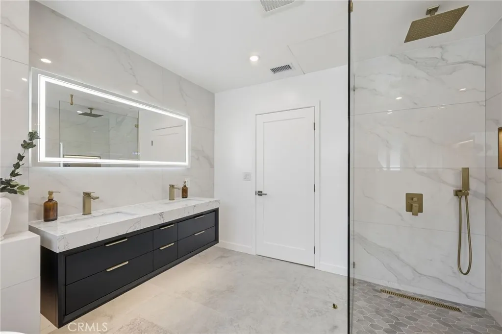 Additional image 48 of 17420 Collins Street, Encino, CA 91316