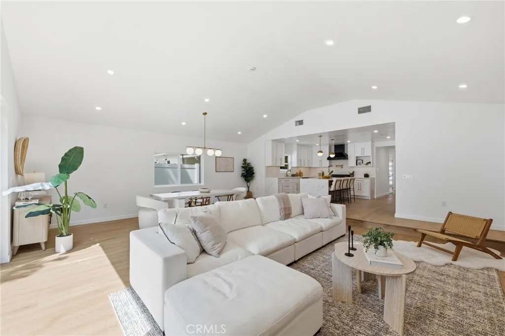 Additional image 8 of 17420 Collins Street, Encino, CA 91316