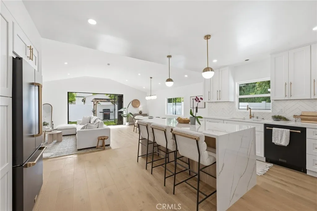 Additional image 38 of 17420 Collins Street, Encino, CA 91316